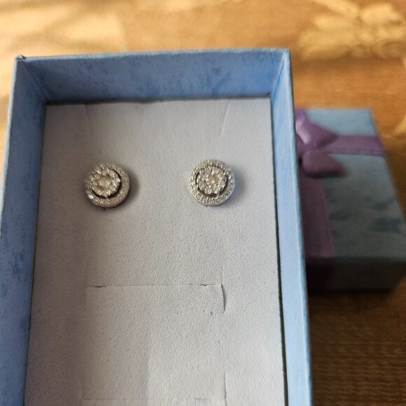 NIB Moissanite Halo Stud Earrings - Picture 1 of 4